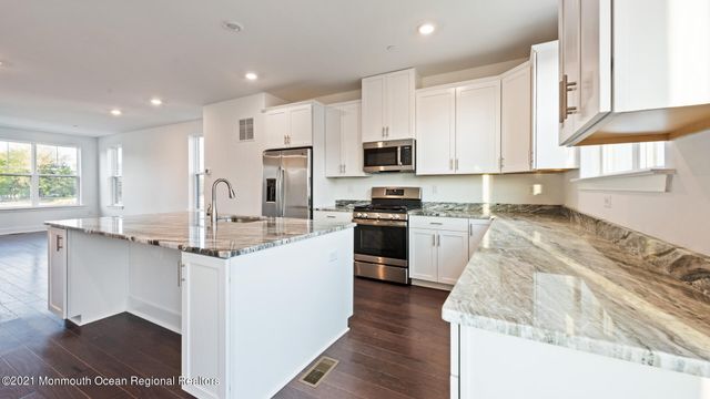 10 Mariveles Way, Tinton Falls, NJ 07724