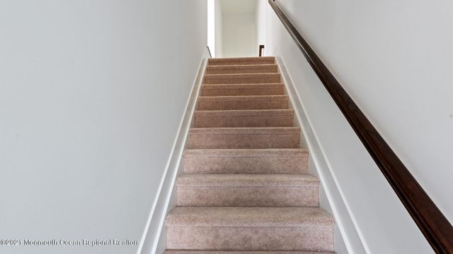 10 Mariveles Way, Tinton Falls, NJ 07724