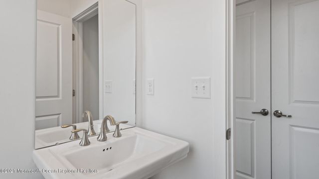 10 Mariveles Way, Tinton Falls, NJ 07724