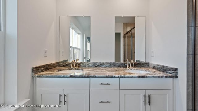 10 Mariveles Way, Tinton Falls, NJ 07724