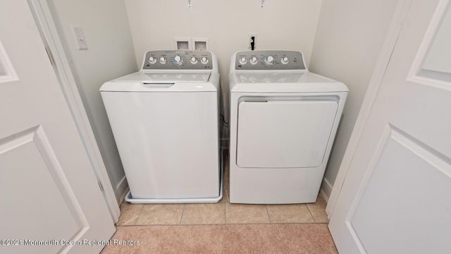 10 Mariveles Way, Tinton Falls, NJ 07724