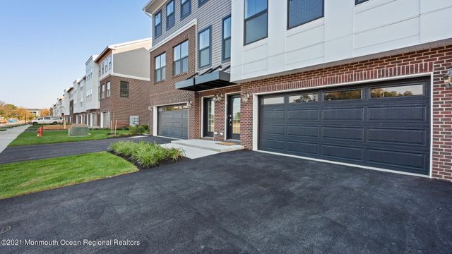 10 Mariveles Way, Tinton Falls, NJ 07724