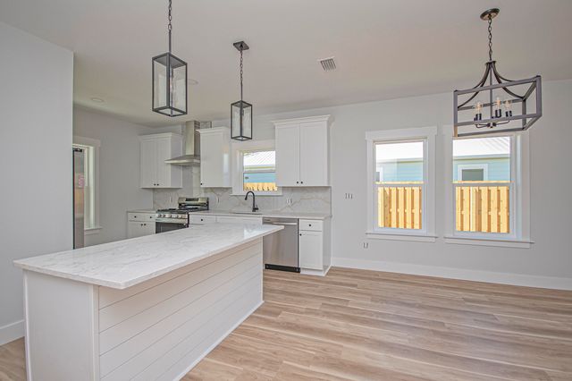 20 Wood Avenue, Panama City, FL 32404