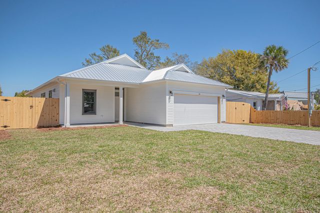 20 Wood Avenue, Panama City, FL 32404