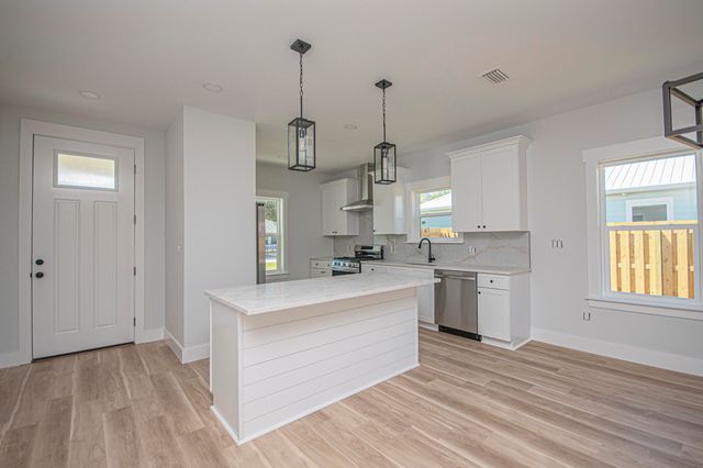 20 Wood Avenue, Panama City, FL 32404