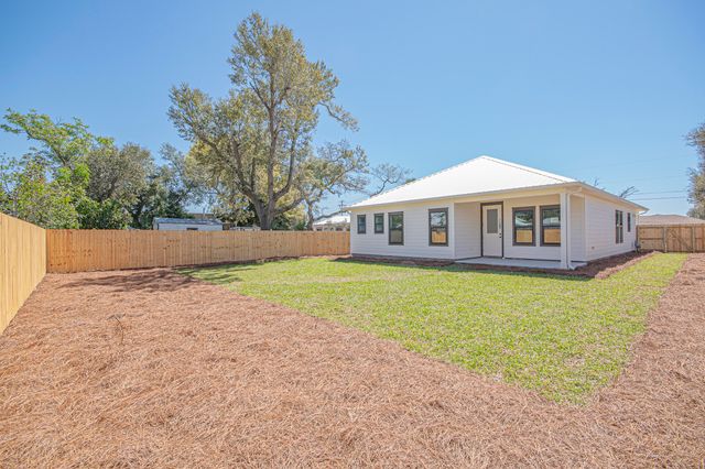 20 Wood Avenue, Panama City, FL 32404