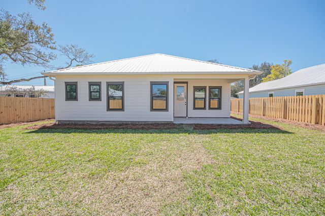 20 Wood Avenue, Panama City, FL 32404