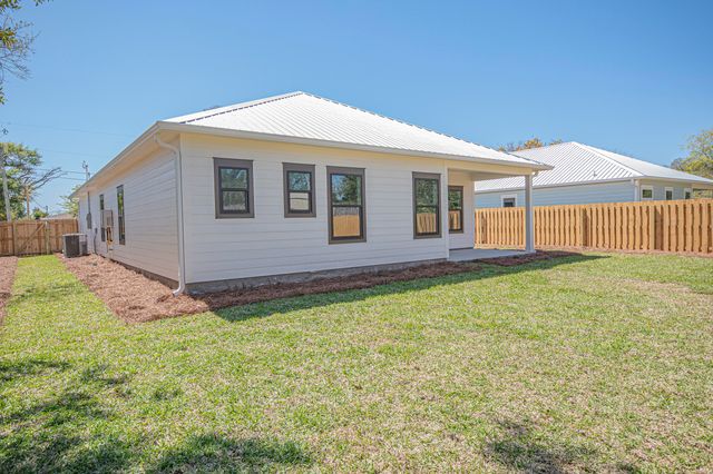 20 Wood Avenue, Panama City, FL 32404