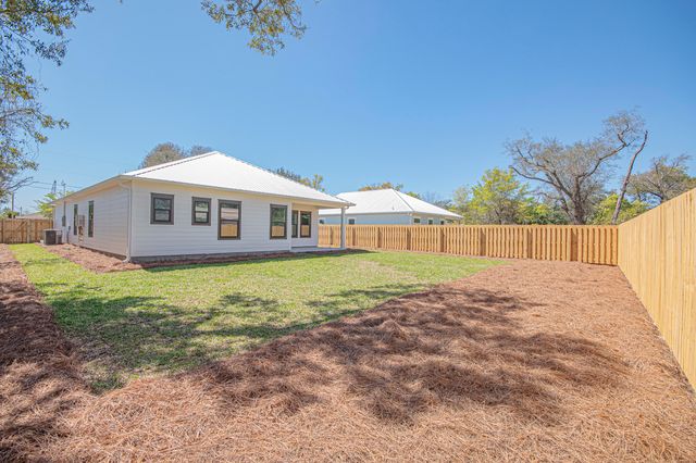 20 Wood Avenue, Panama City, FL 32404