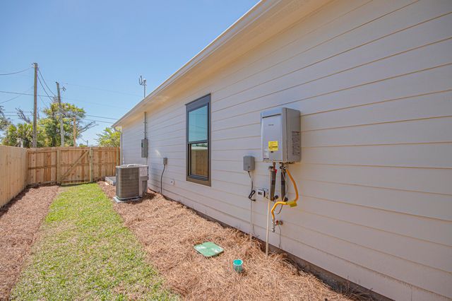 20 Wood Avenue, Panama City, FL 32404