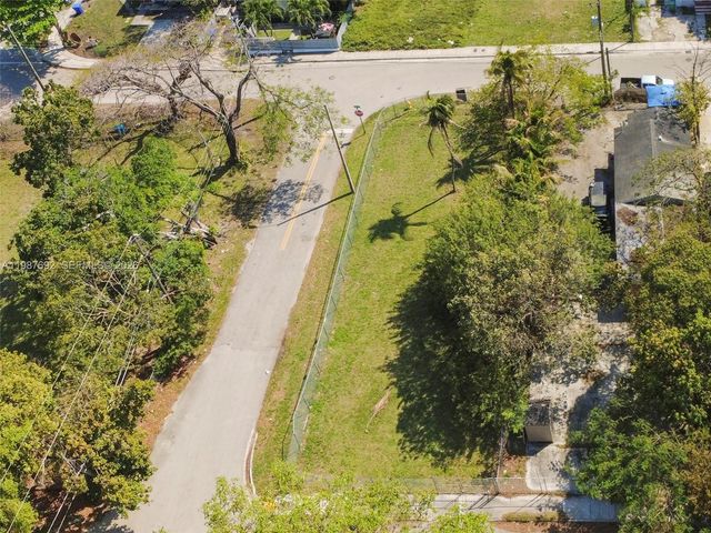 800 NW 30th St, Miami, FL 33127