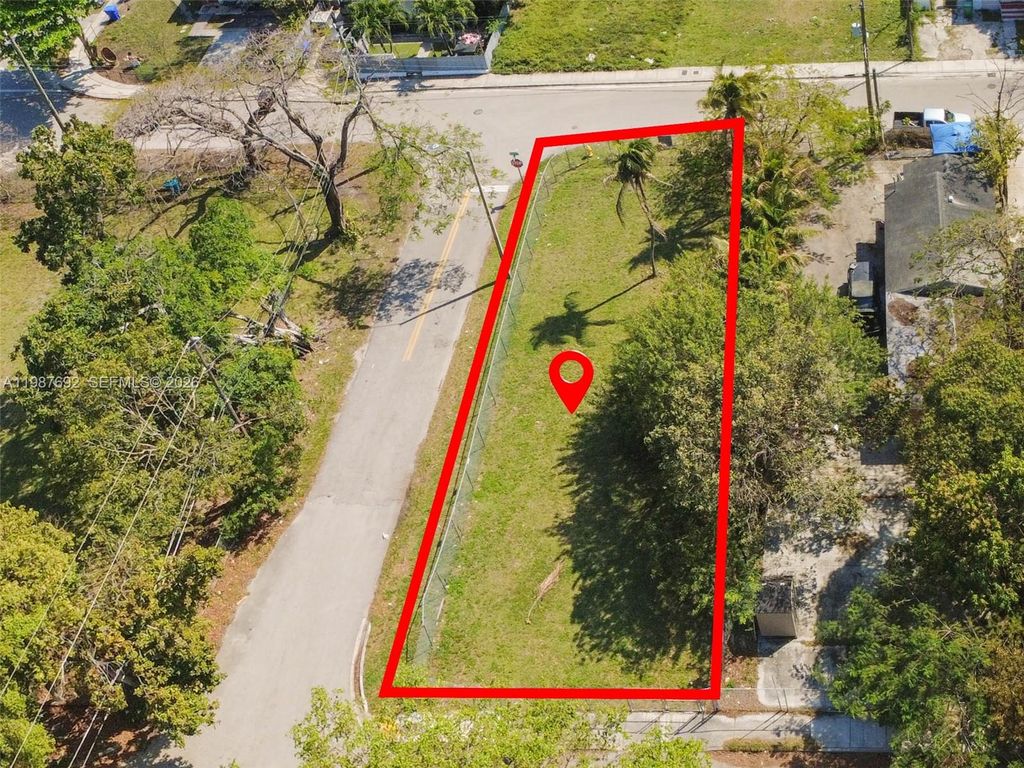 800 NW 30th St, Miami, FL 33127