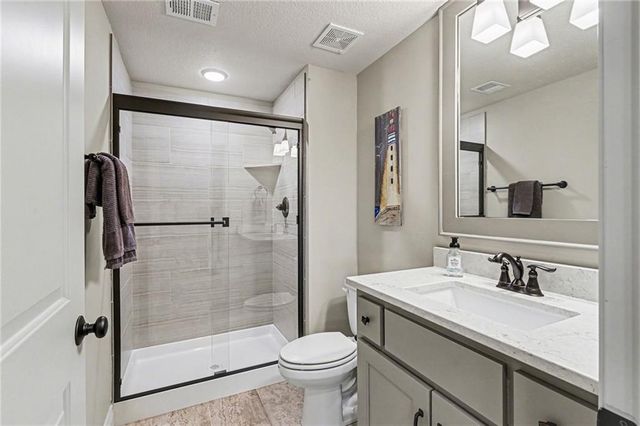 11458 S Waterford Drive, Olathe, KS 66061