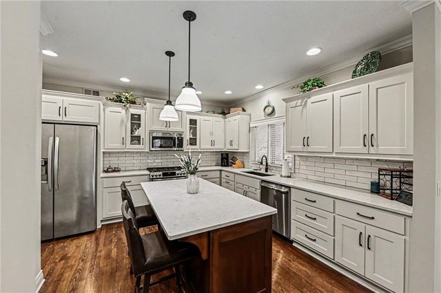 11458 S Waterford Drive, Olathe, KS 66061