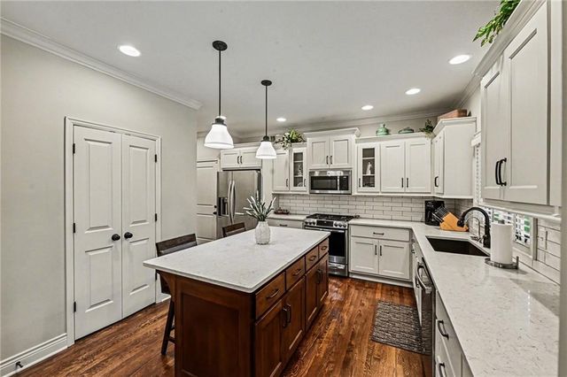 11458 S Waterford Drive, Olathe, KS 66061