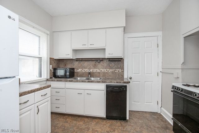 2671 Hampshire Road, Cleveland Heights, OH 44106