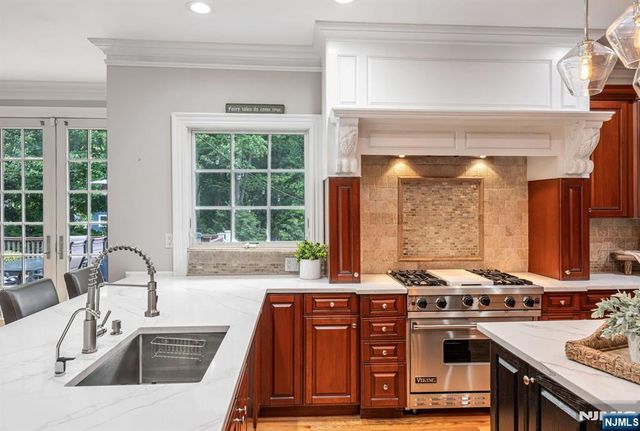 42 Lakewood Avenue, Ho-ho-kus, NJ 07423