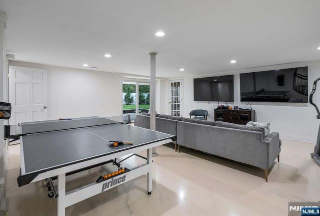 42 Lakewood Avenue, Ho-ho-kus, NJ 07423