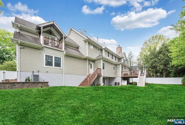 42 Lakewood Avenue, Ho-ho-kus, NJ 07423
