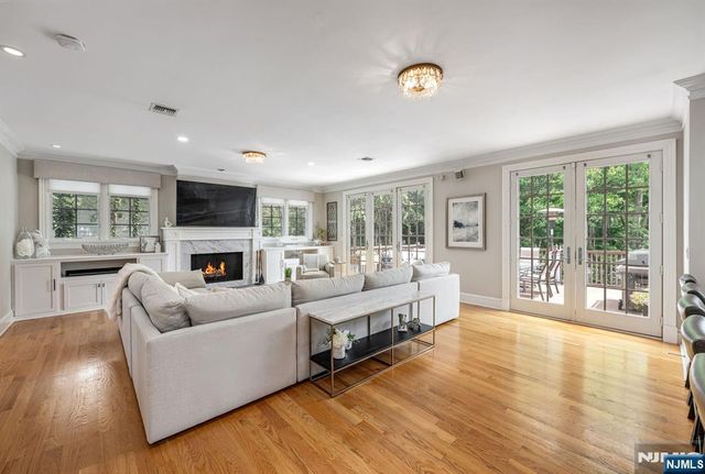 42 Lakewood Avenue, Ho-ho-kus, NJ 07423