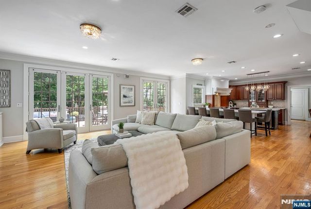 42 Lakewood Avenue, Ho-ho-kus, NJ 07423
