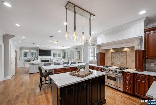 42 Lakewood Avenue, Ho-ho-kus, NJ 07423