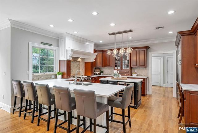 42 Lakewood Avenue, Ho-ho-kus, NJ 07423