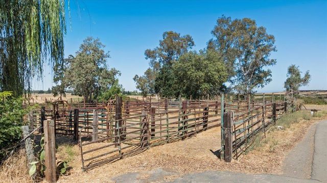 12900 Angrave Rd, Galt, CA 95632