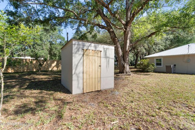 139 LAKE Street, Pomona Park, FL 32181
