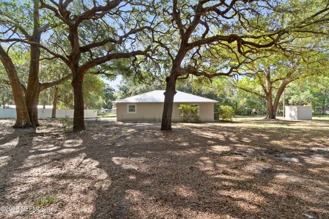 139 LAKE Street, Pomona Park, FL 32181