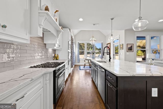 135 Woodbridge Place, Brooks, GA 30205