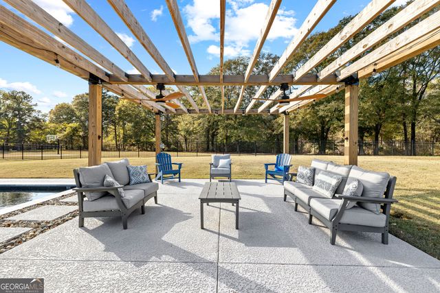 135 Woodbridge Place, Brooks, GA 30205