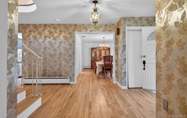 4 Penn Court, Dix Hills, NY 11746