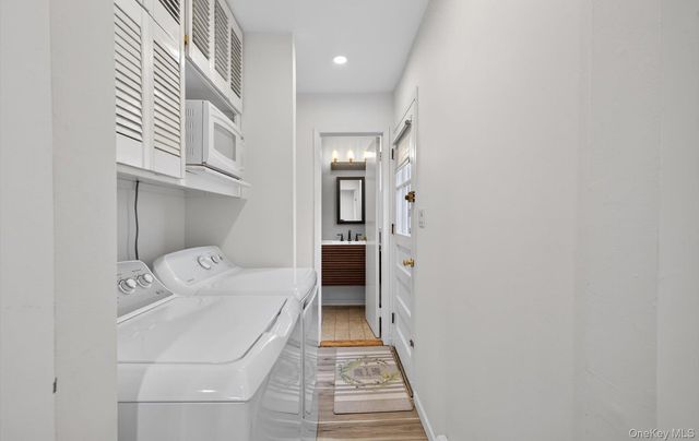 4 Penn Court, Dix Hills, NY 11746