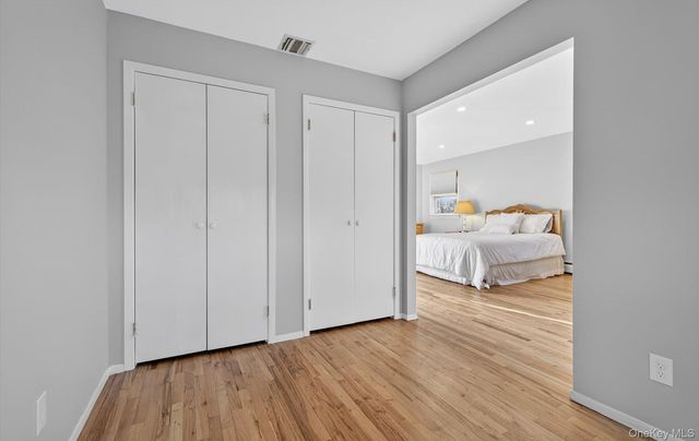 4 Penn Court, Dix Hills, NY 11746