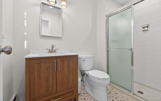 4 Penn Court, Dix Hills, NY 11746