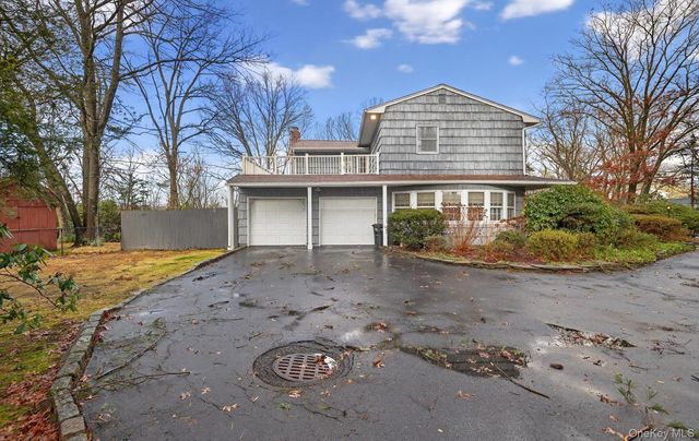 4 Penn Court, Dix Hills, NY 11746