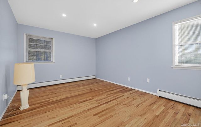 4 Penn Court, Dix Hills, NY 11746