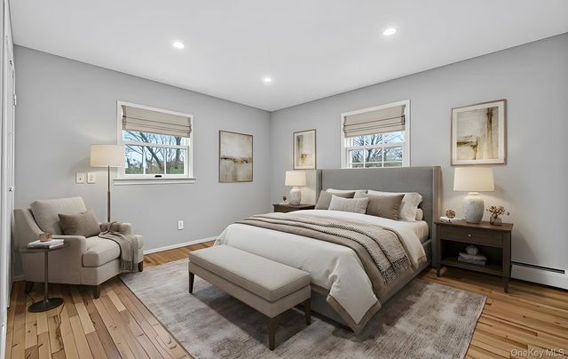 4 Penn Court, Dix Hills, NY 11746