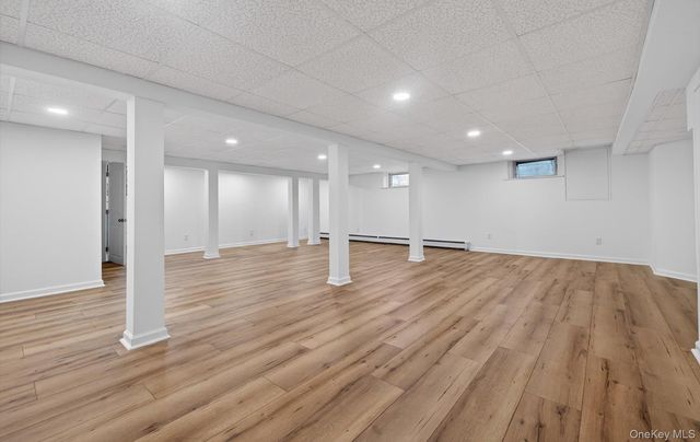 4 Penn Court, Dix Hills, NY 11746