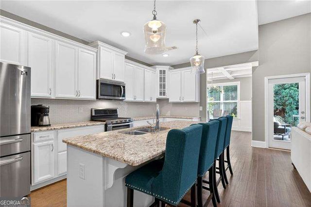 527 Margaret Lane, Woodstock, GA 30188