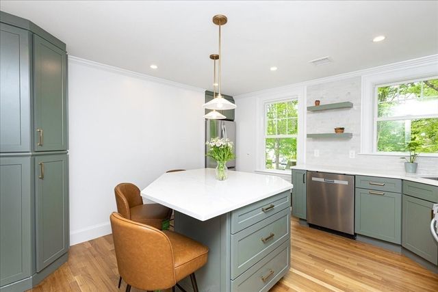 247 Hale St 2, Beverly, MA 01915