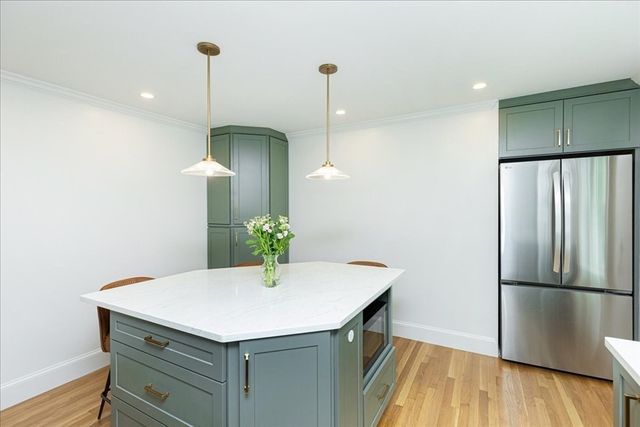 247 Hale St 2, Beverly, MA 01915