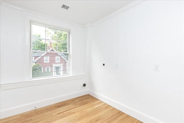 247 Hale St 2, Beverly, MA 01915