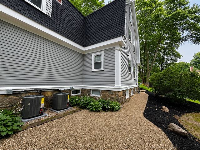 247 Hale St 2, Beverly, MA 01915