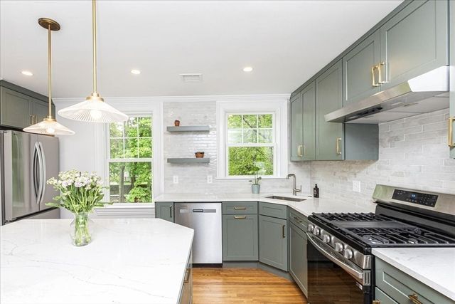 247 Hale St 2, Beverly, MA 01915