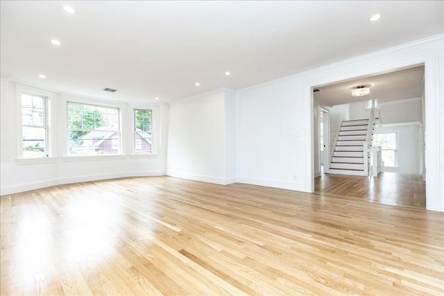 247 Hale St 2, Beverly, MA 01915
