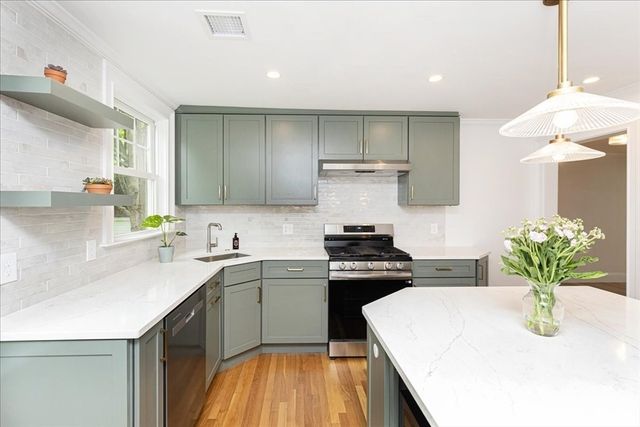 247 Hale St 2, Beverly, MA 01915