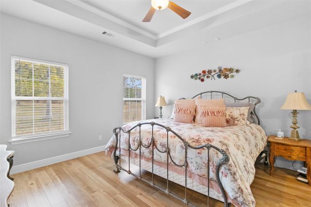 162 Acorn Hill Drive, Huntsville, TX 77320