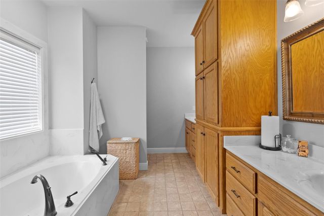 162 Acorn Hill Drive, Huntsville, TX 77320